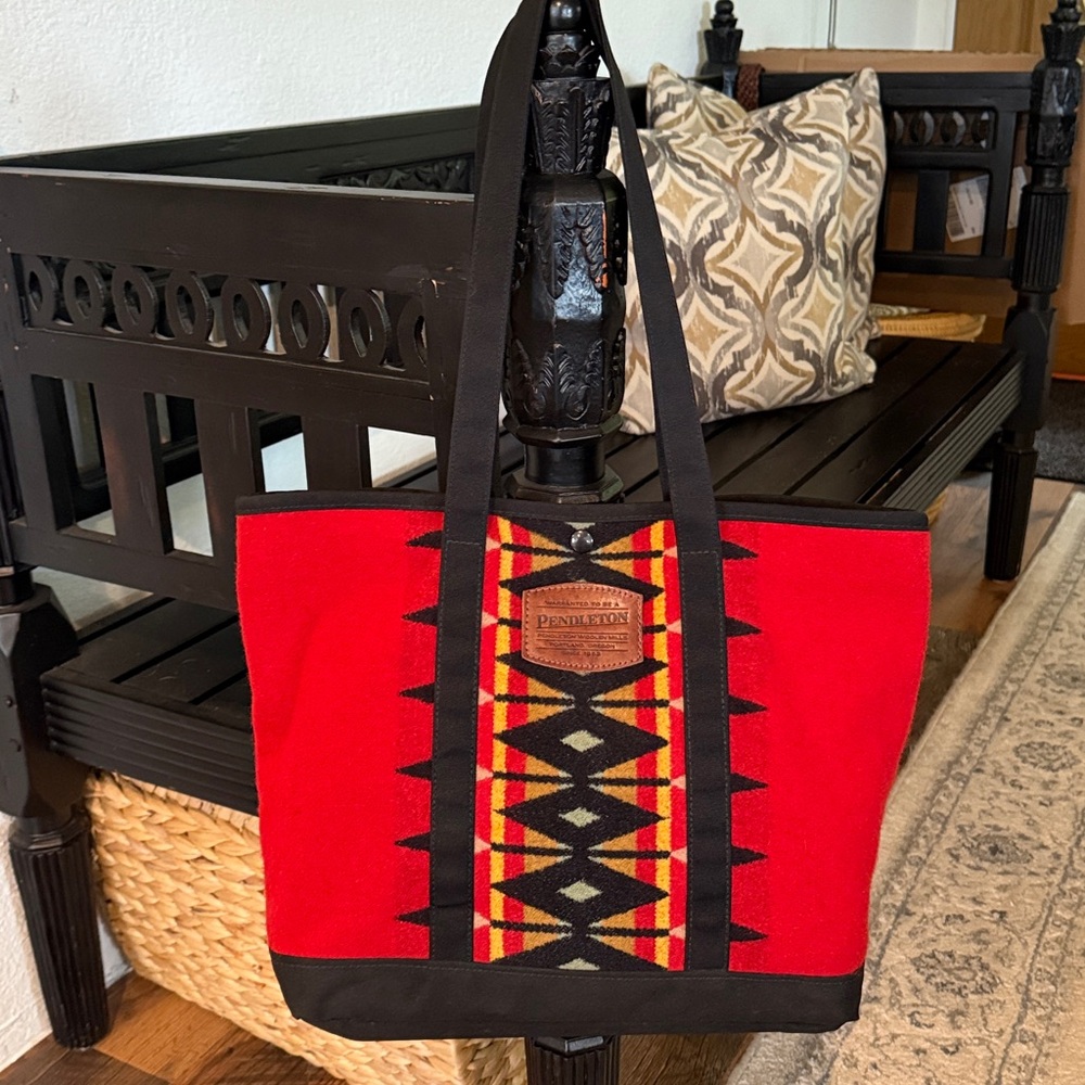 Pendleton Red and Black Geometric Tote
Vintage and well taken care of.